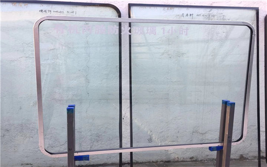 非隔热防火玻璃